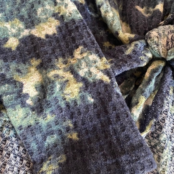 Urban outfitters button down waffle floral long sleeve shirt NWT SMALL - Picture 6 of 6